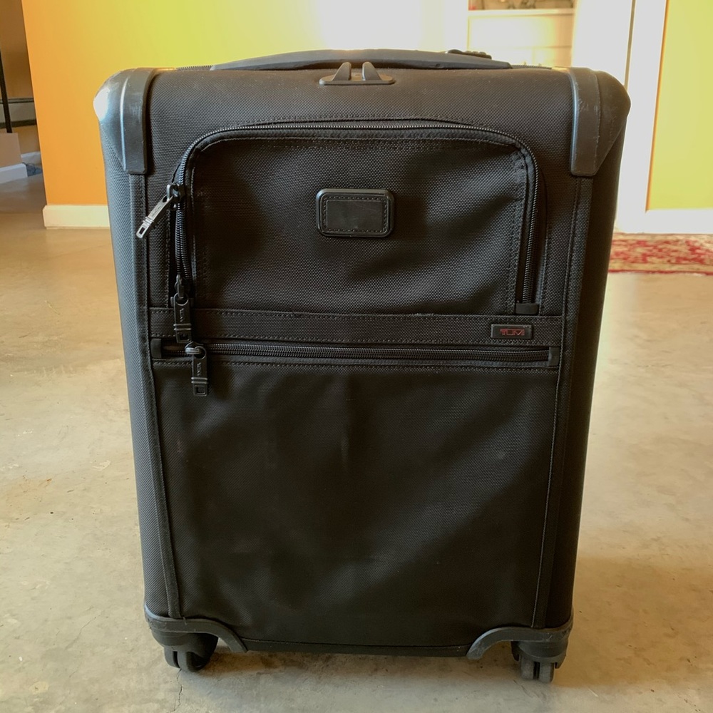 Tumi Alpha 2 Continental Expandable  Carry-On